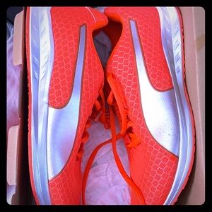 Size 8 puma athletic sneaker like new
